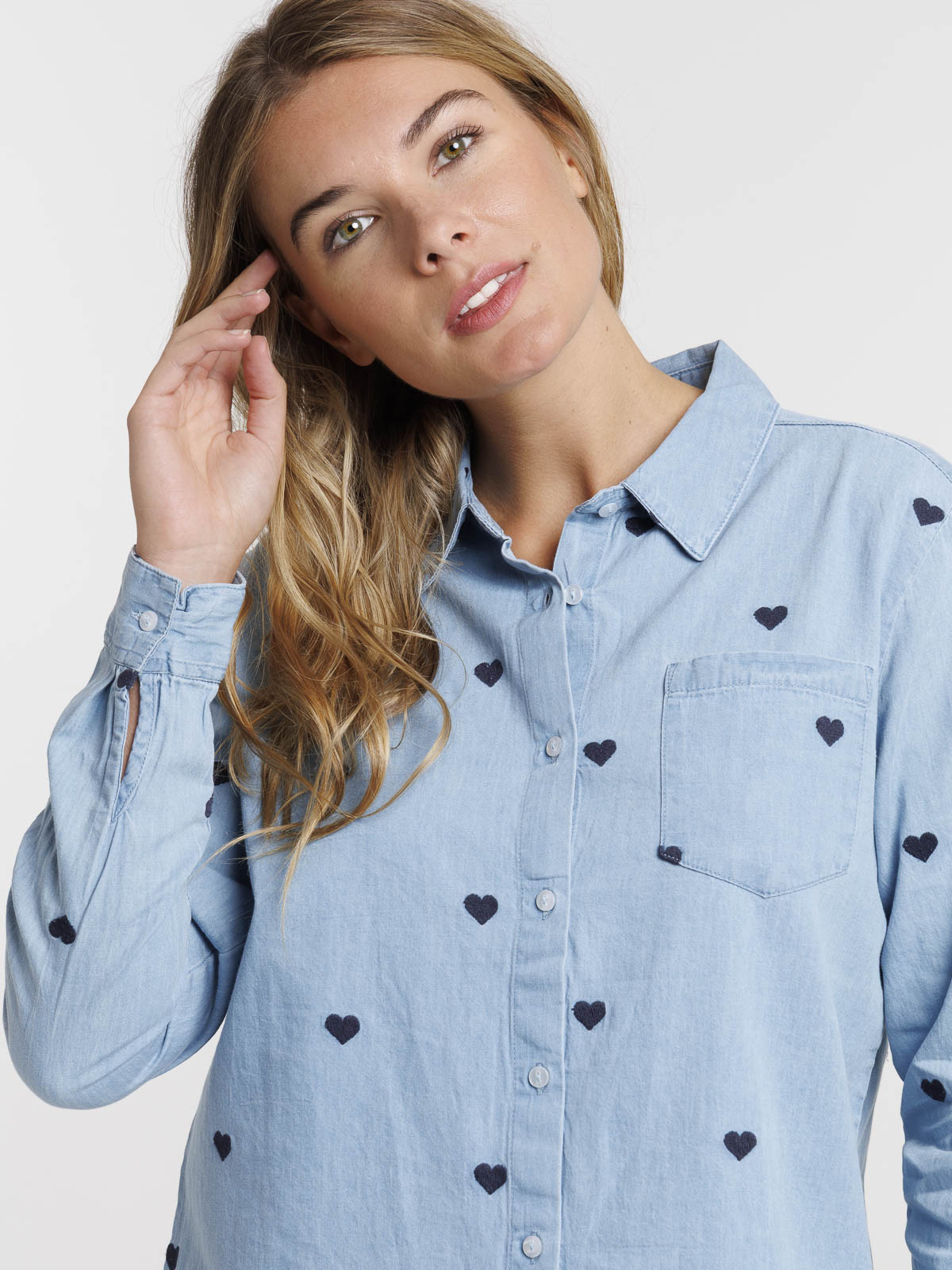 Chemise cœurs brodés femme Chemise cœurs brodés femme