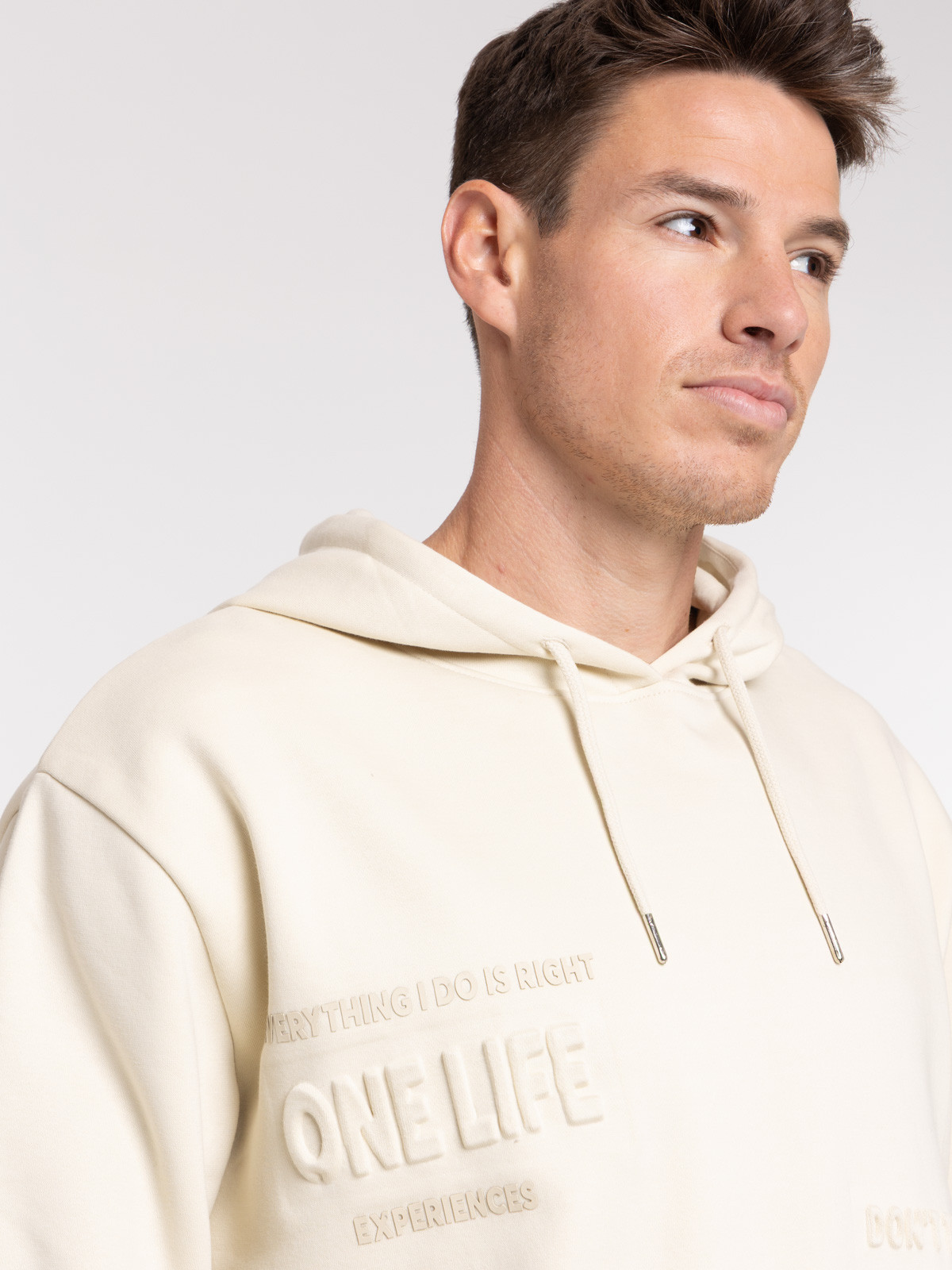 Sweat à capuche imprimé relief homme