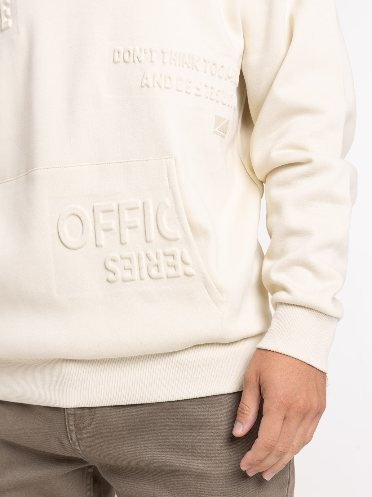 Sweat à capuche imprimé relief homme