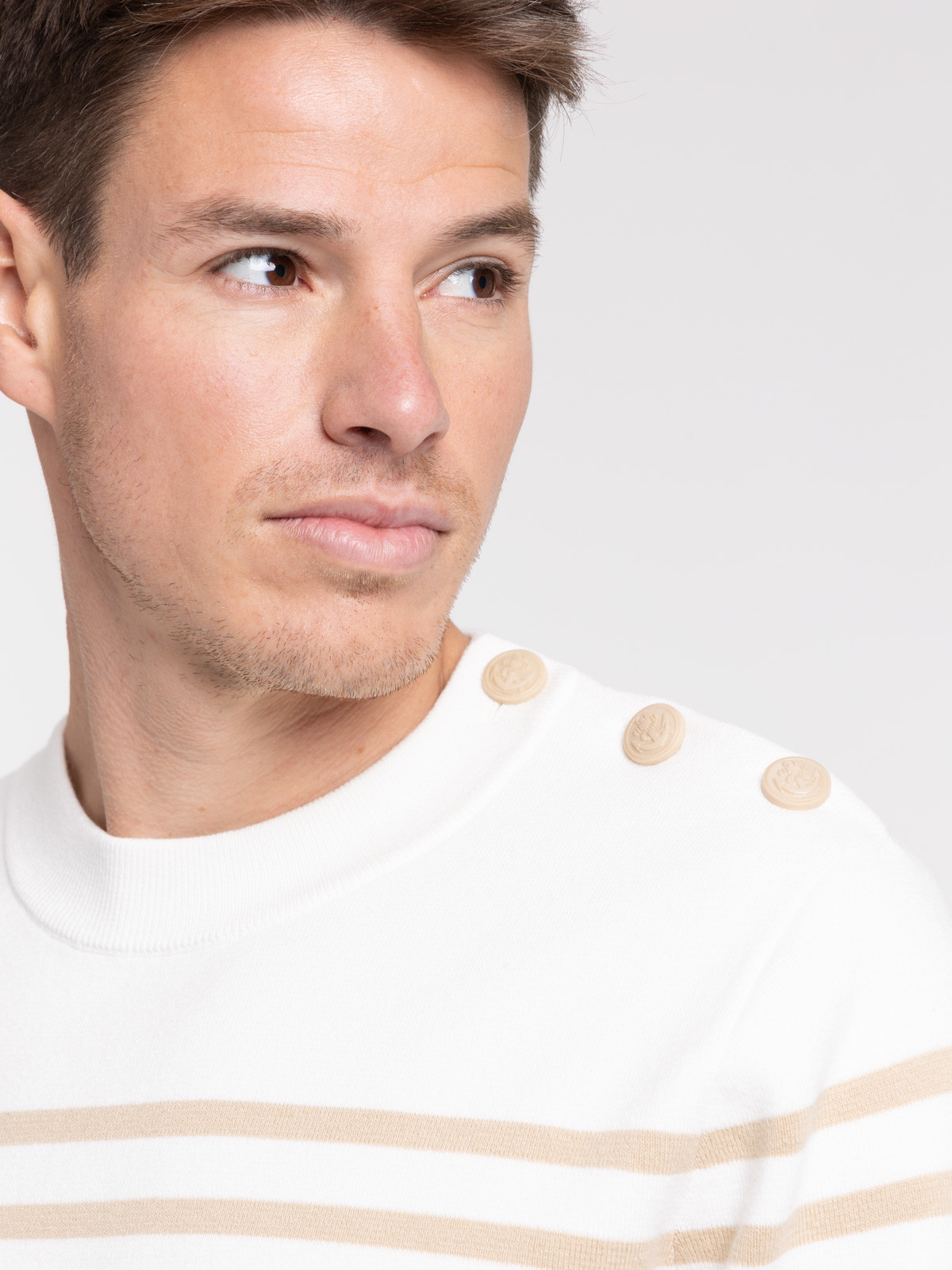 Pull rayé boutons épaule homme