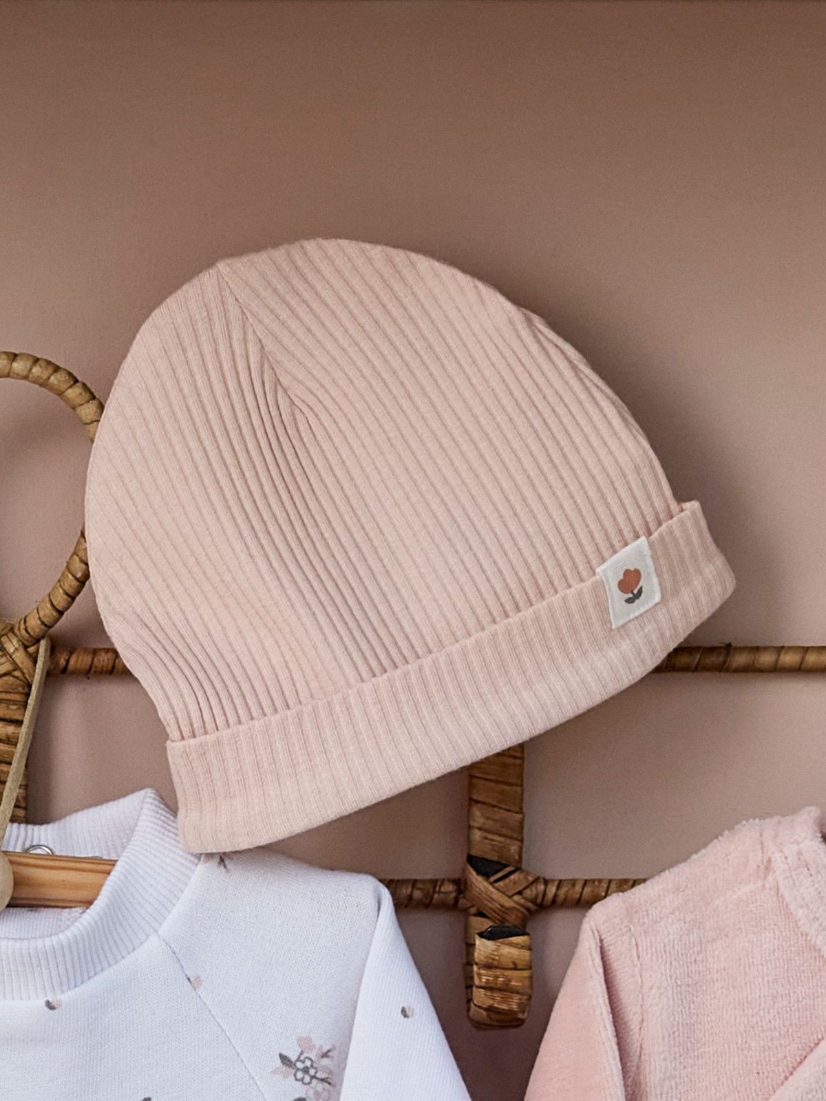 Bonnet naissance fleur rose bébé