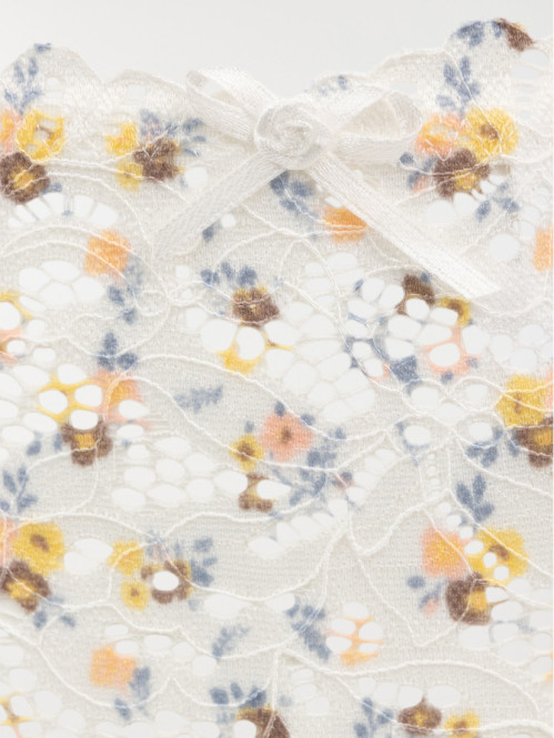 String dentelle florale...