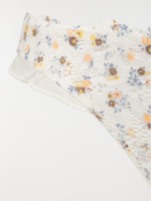 String dentelle florale...
