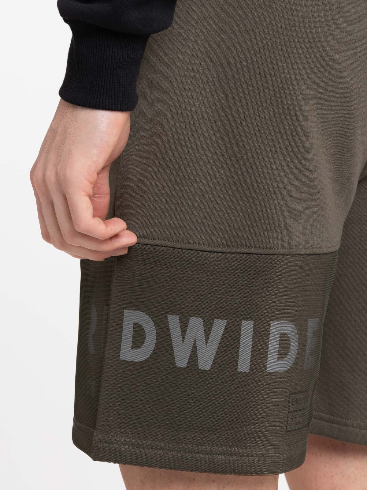 Short homme kaki quite