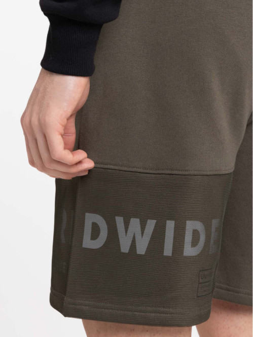 Short homme kaki quite