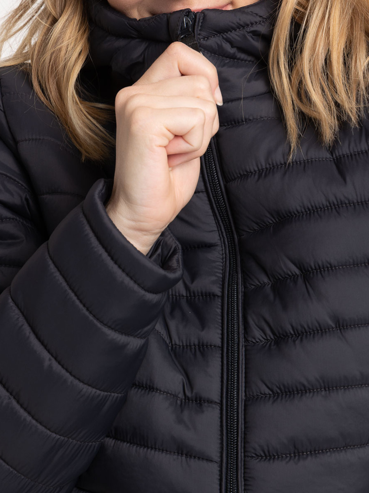 Doudoune à capuche noire femme Doudoune à capuche noire femme