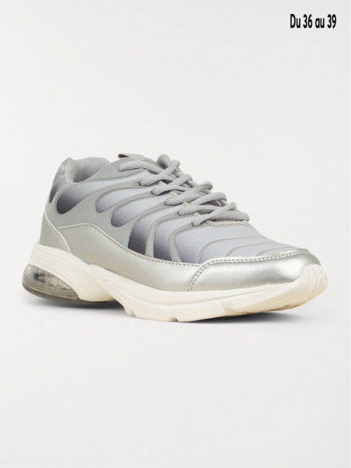 Chaussure de sport grise...