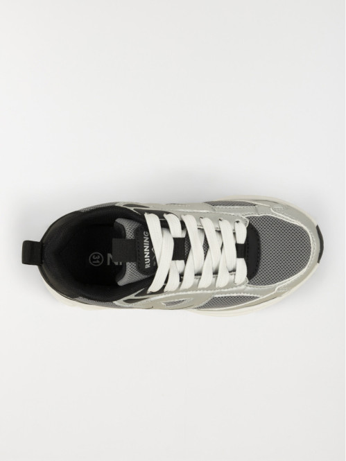 Basket de sport argentée...