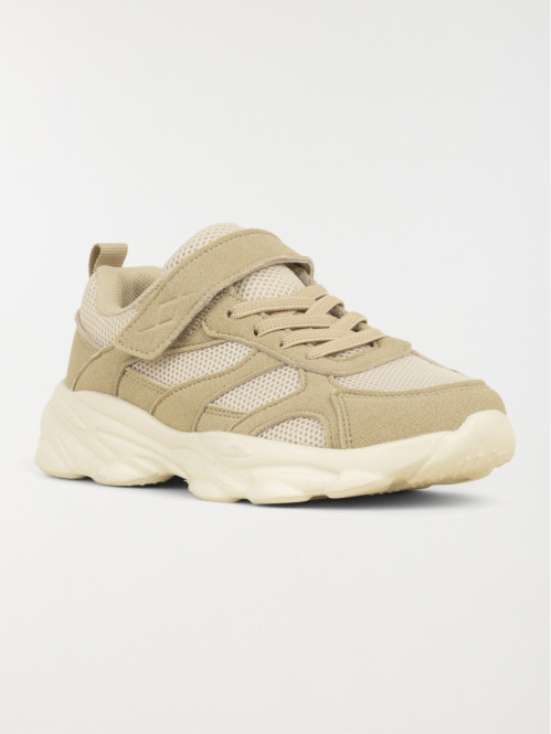 Basket de sport beige...