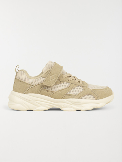 Basket de sport beige...