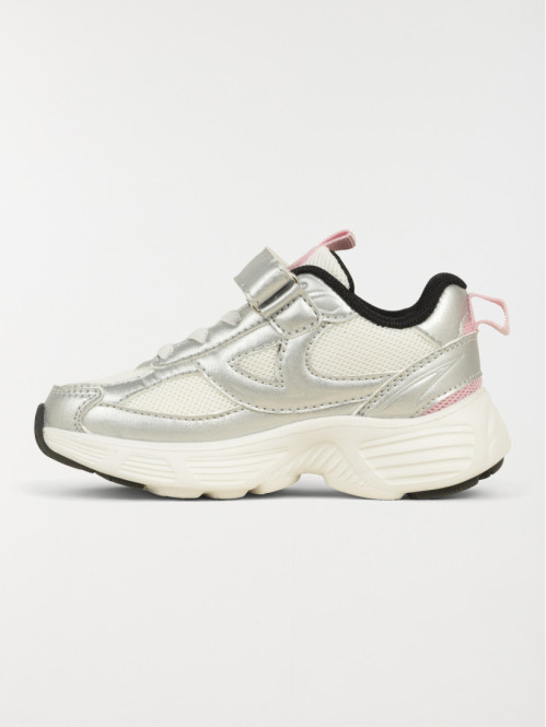 Baskets de sport argentée...