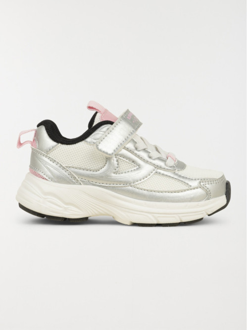 Baskets de sport argentée...