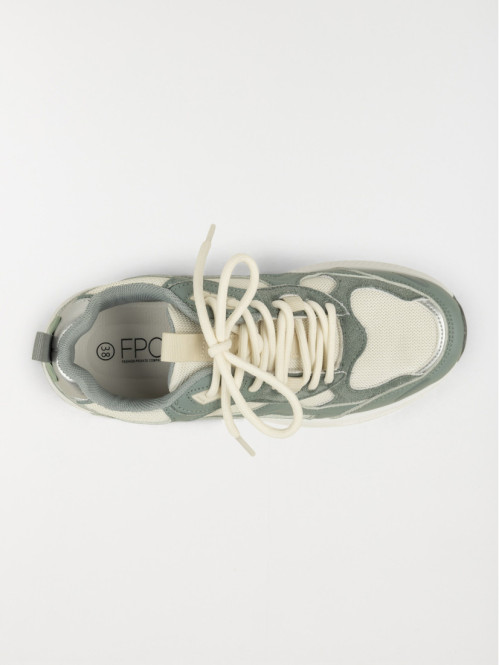 Baskets à lacets vertes...