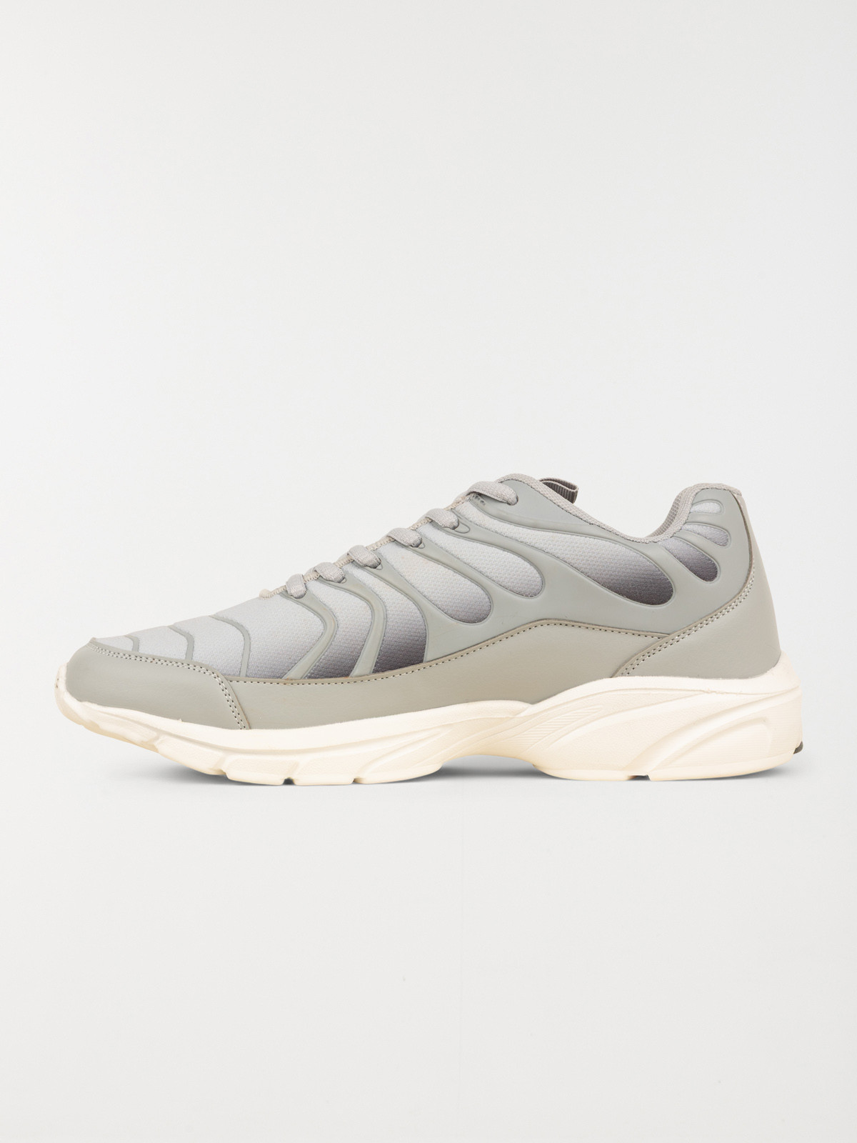 Baskets grises et blanches homme (40-46) Baskets grises et blanches homme (40-46)