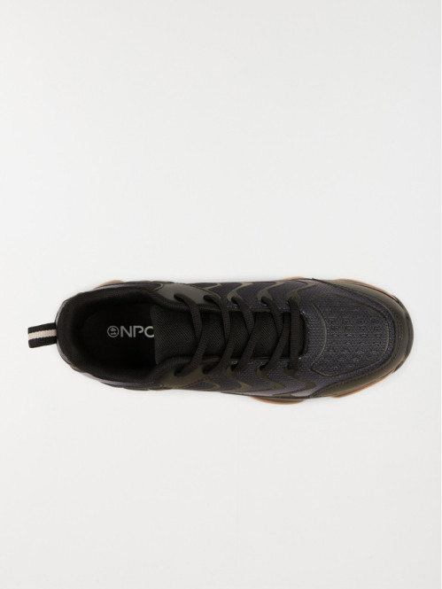 Baskets sport à lacets...