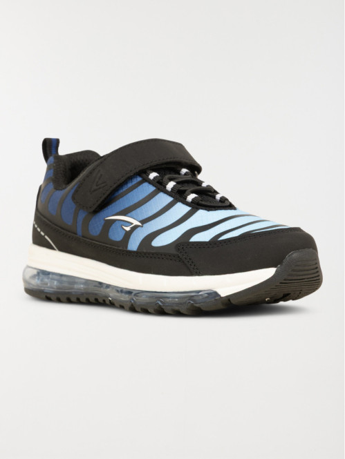 Basket de sport bleue...