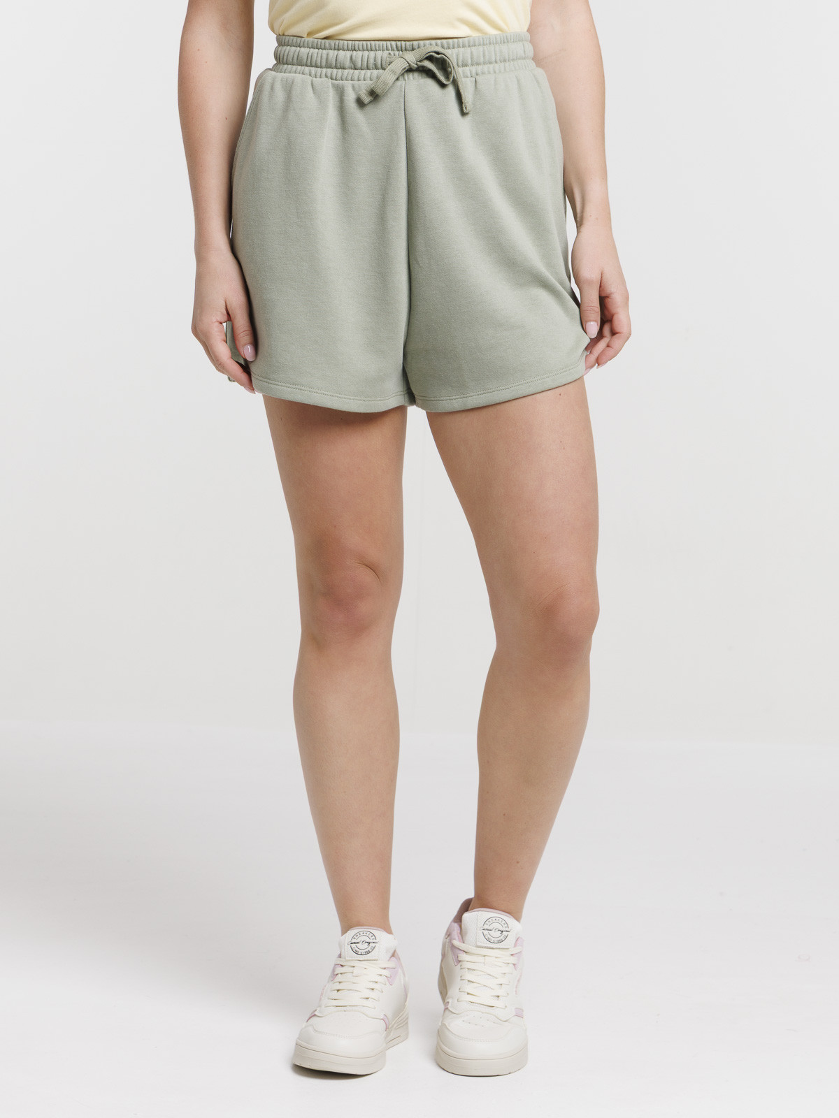 Short basique ample mousse clair femme