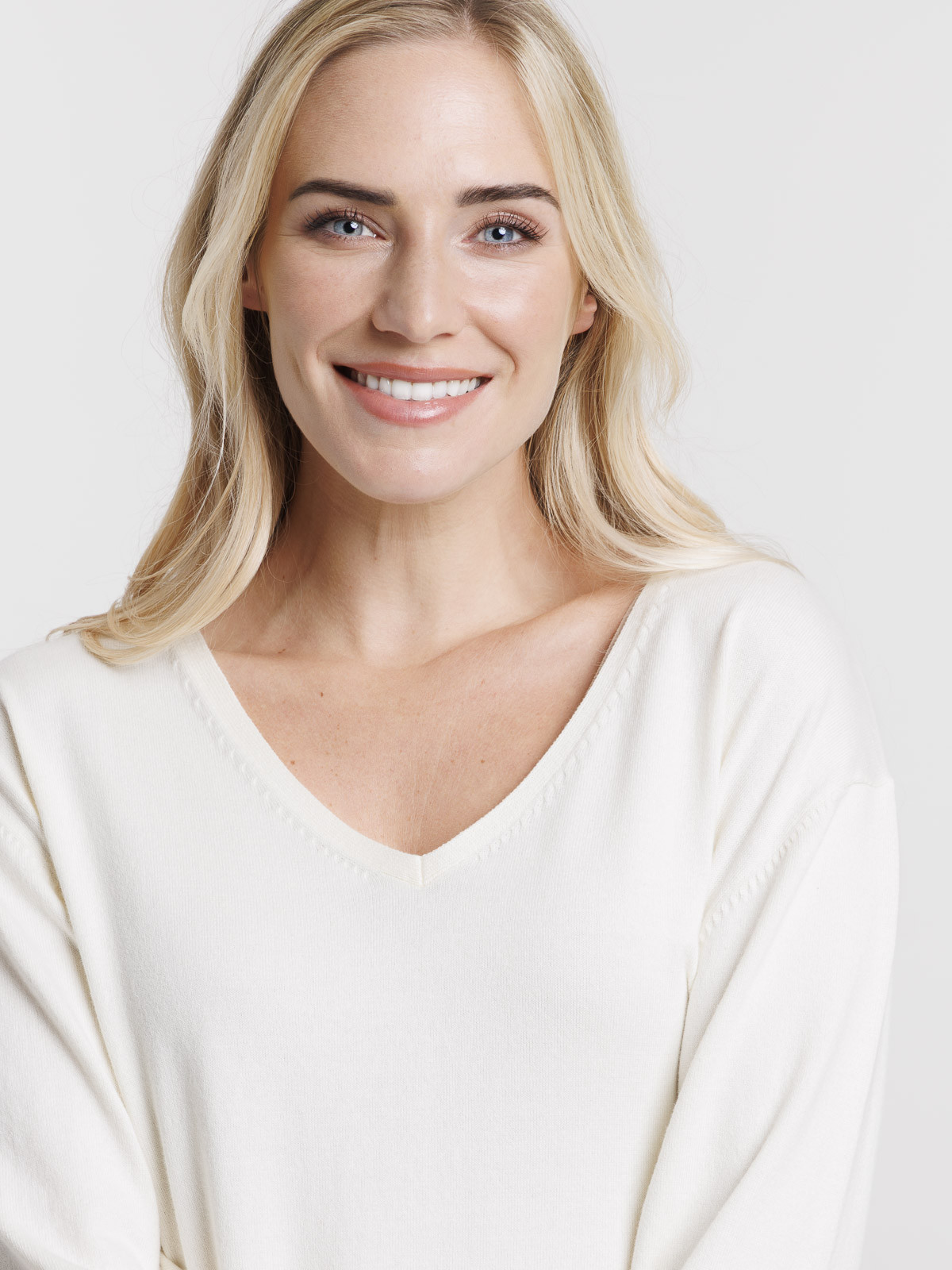 Pull fin col V nacre femme