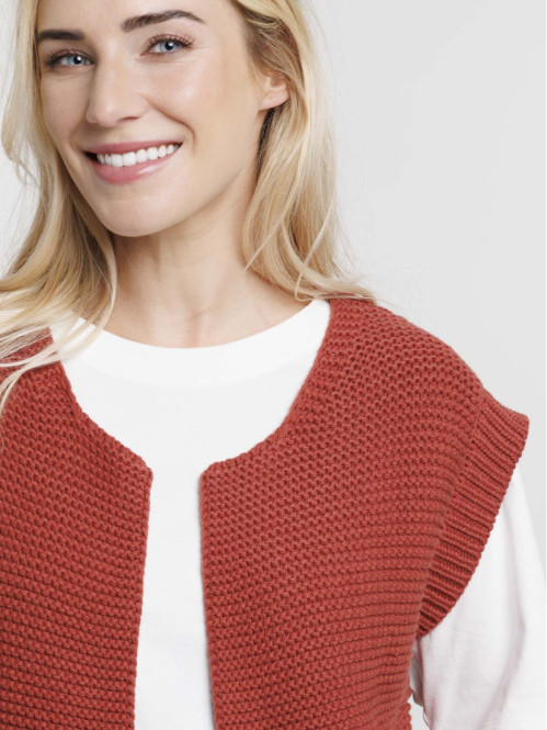 Gilet sans manches ouvert...