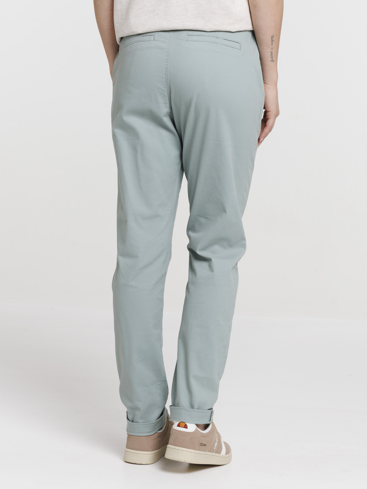 Pantalon chino slim ceinture dorée femme