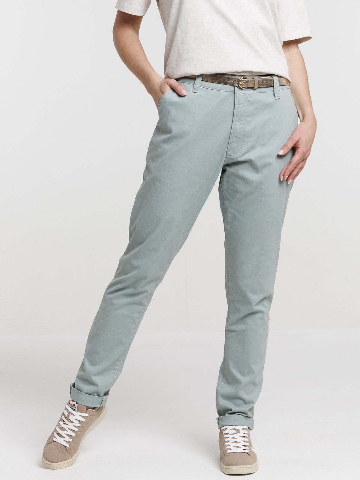 Pantalon chino slim ceinture dorée femme
