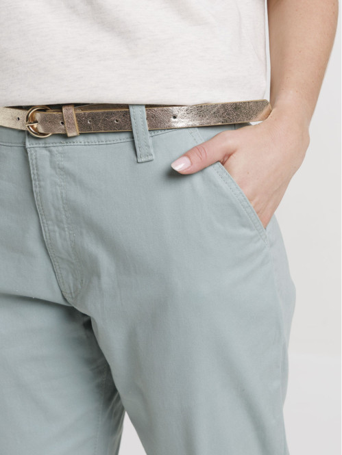 Pantalon chino slim ceinture dorée femme