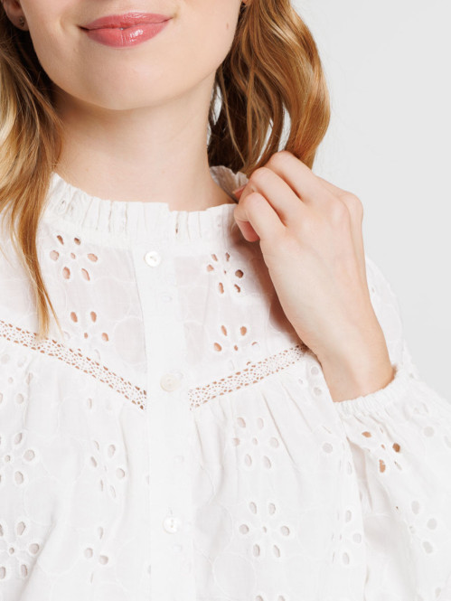 Chemise broderie anglaise...