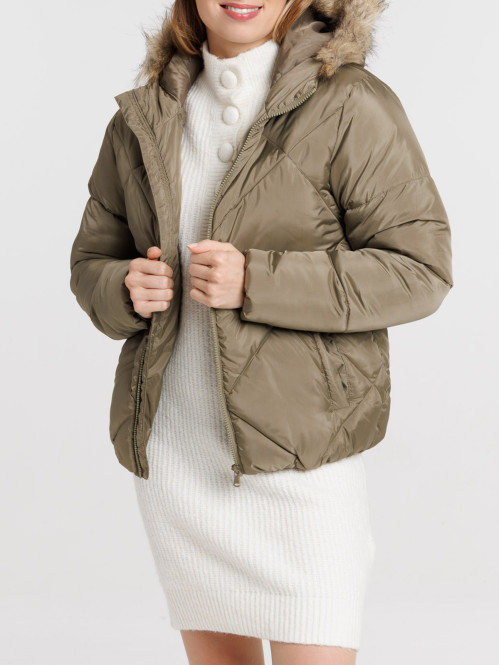 Doudoune courte à capuche...