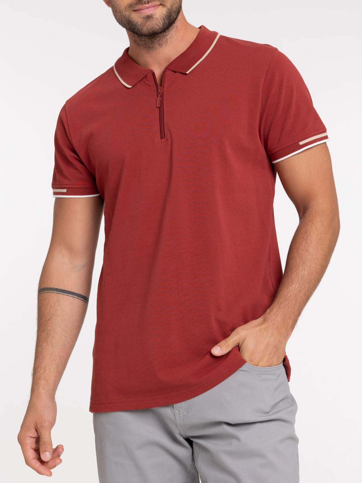 Polo zippé homme coloris rougie Polo zippé homme coloris rougie