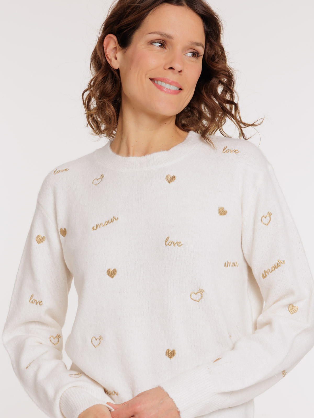 Pull femme coeurs et message brodés
