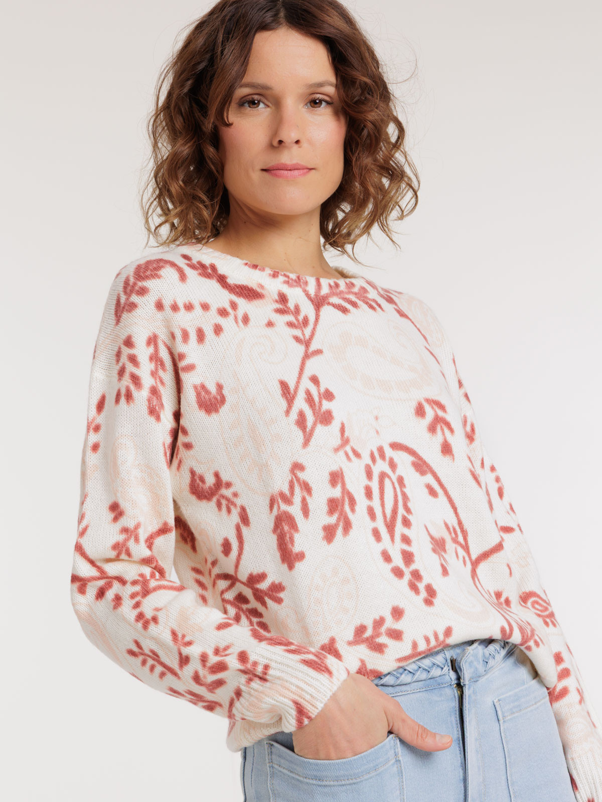 Pull femme motif fleuri