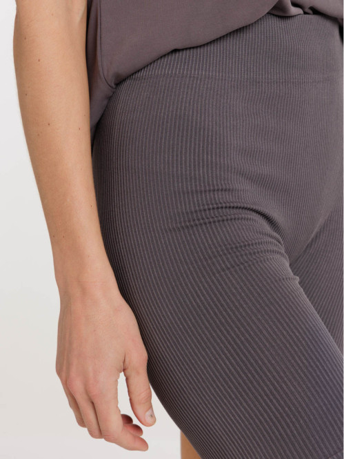 Cycliste de sport gris...