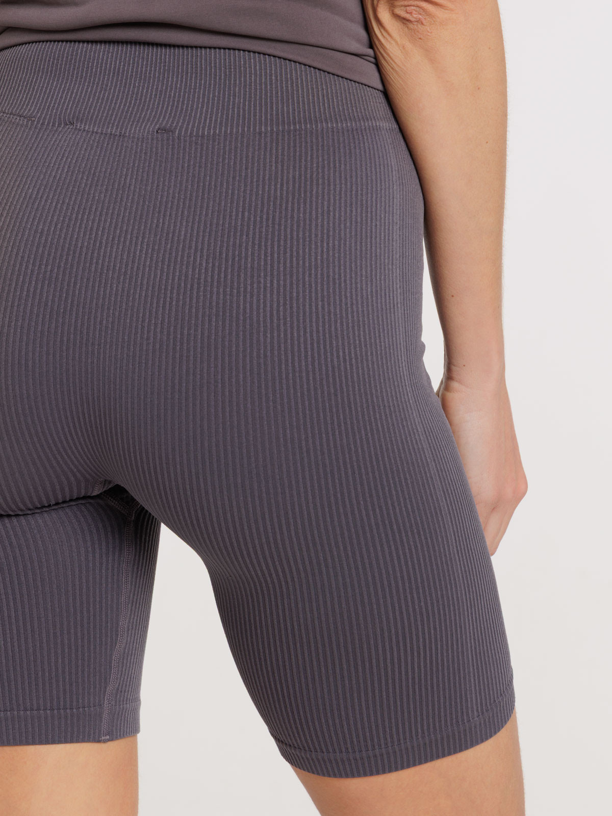 Cycliste de sport gris foncé femme