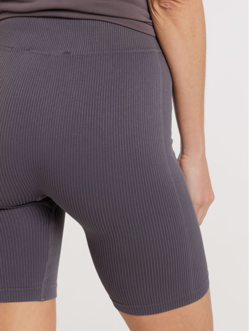 Cycliste de sport gris...