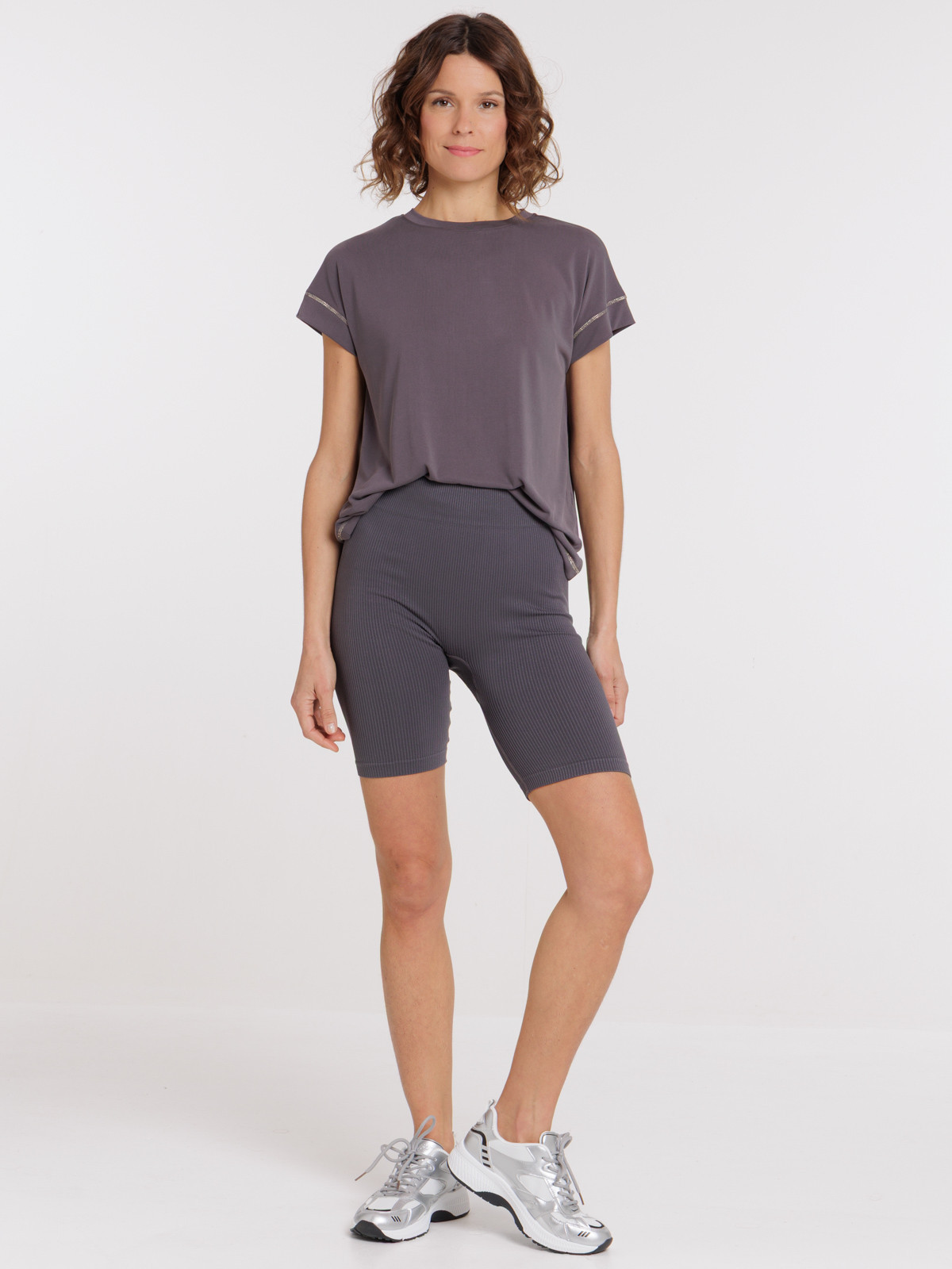 Cycliste de sport gris foncé femme