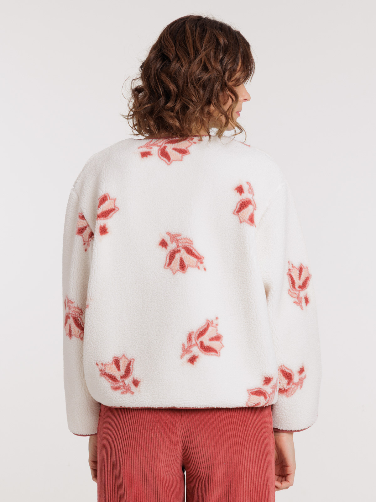 Veste sherpa fleurie boutonnée femme