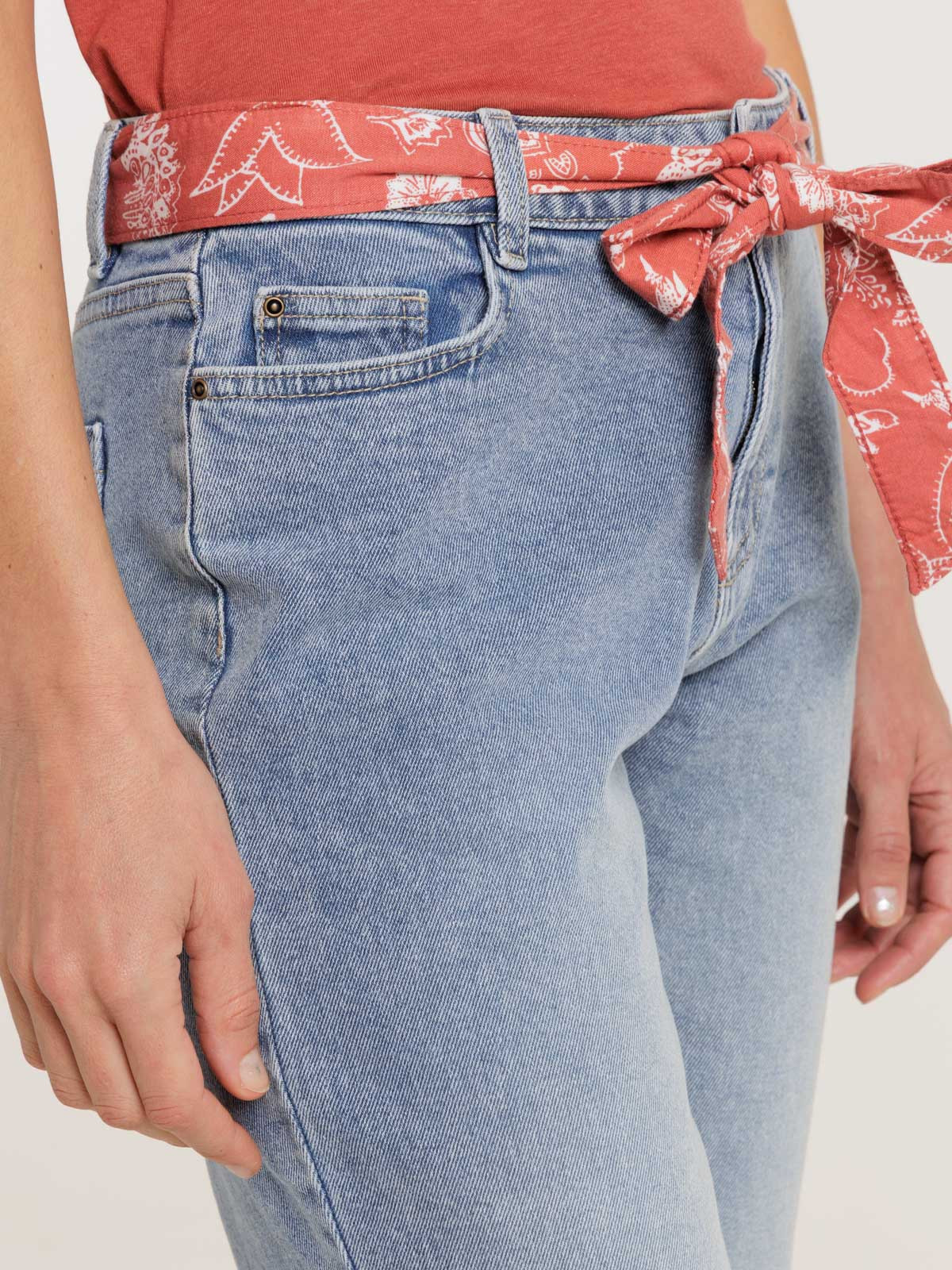 Jean mom double stone ceinturé femme