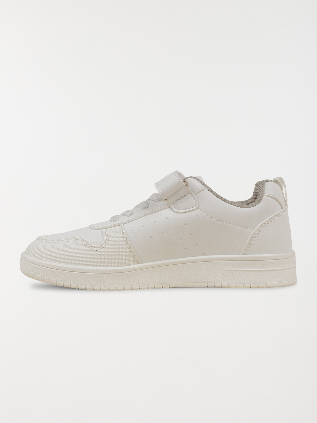Baskets coloris blanc garçon (31-39)