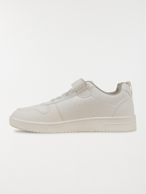Baskets coloris blanc...