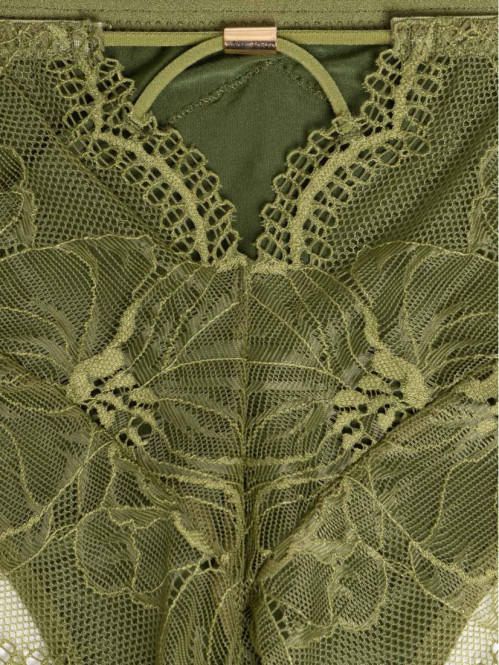 Tanga en dentelle fleurie...