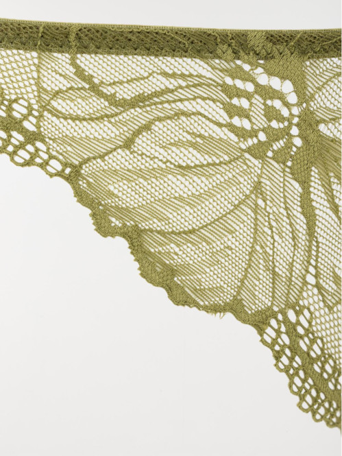 String en dentelle chive...