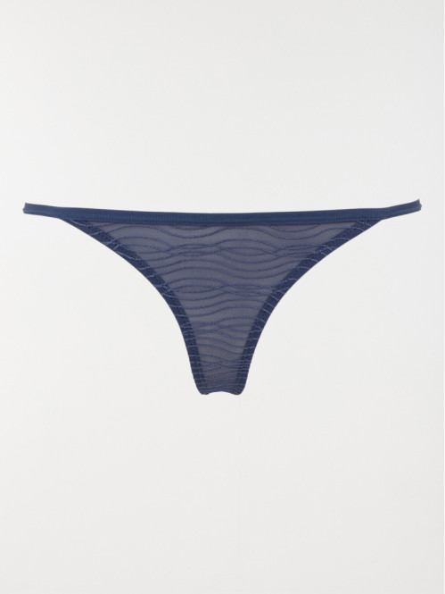 String en dentelle outremer...