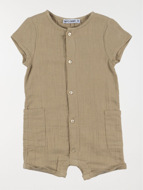 Combinaison boutonnée...