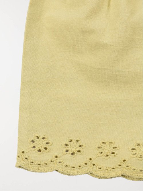 Short broderie anglaise...