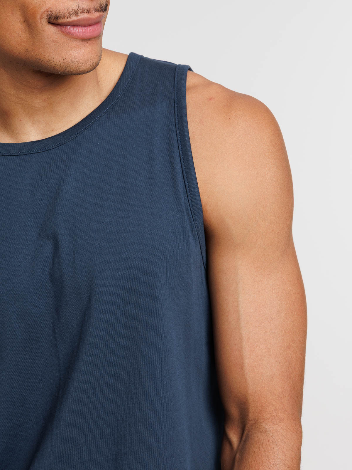 Débardeur basique bleu nuit homme