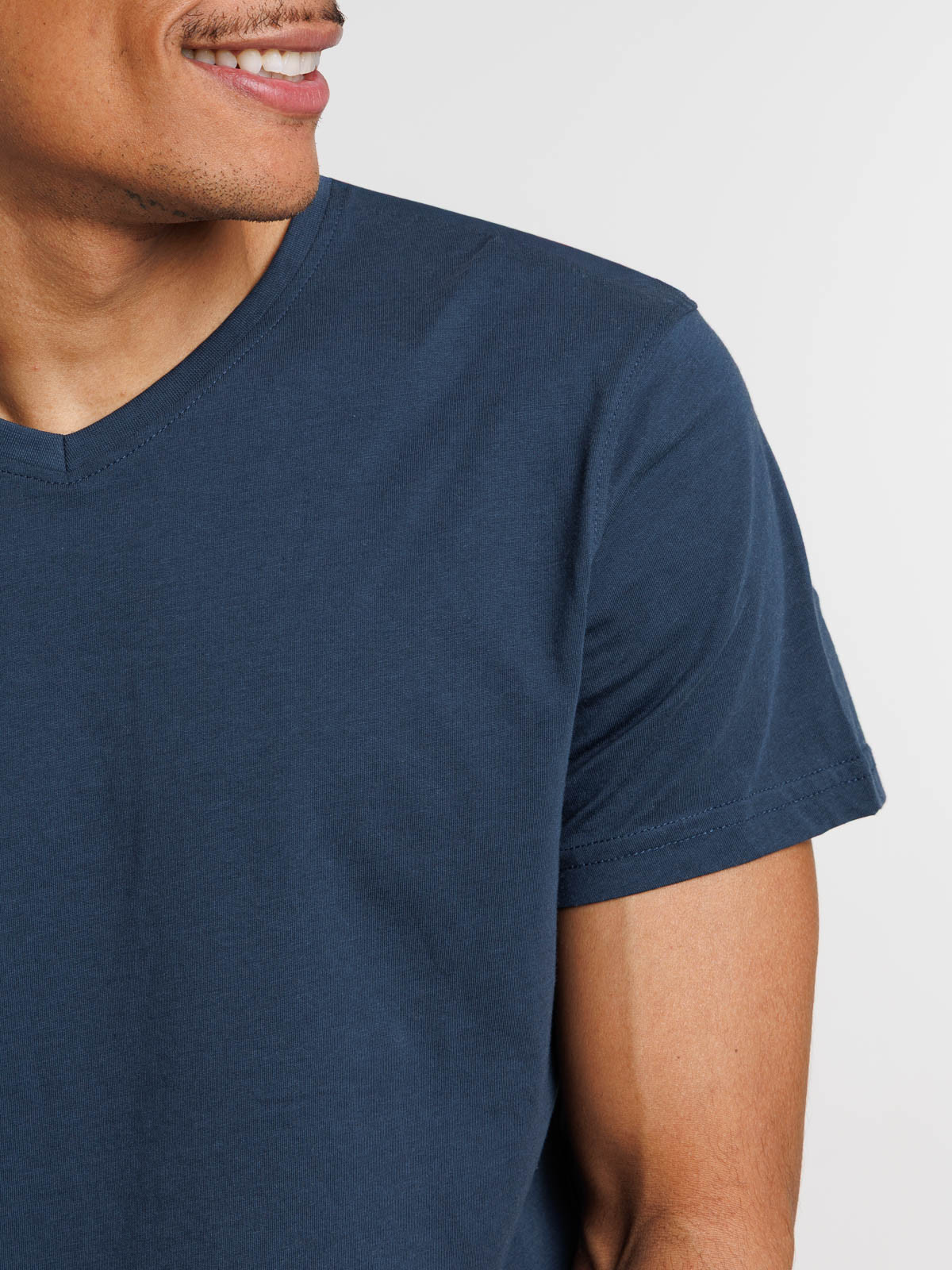 Tee-shirt col V bleu nuit homme