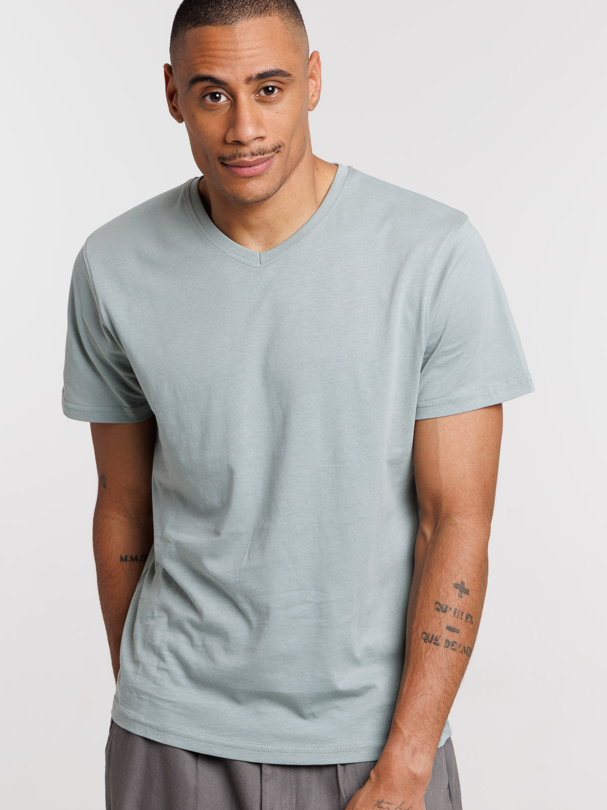 T-shirt col V uni homme