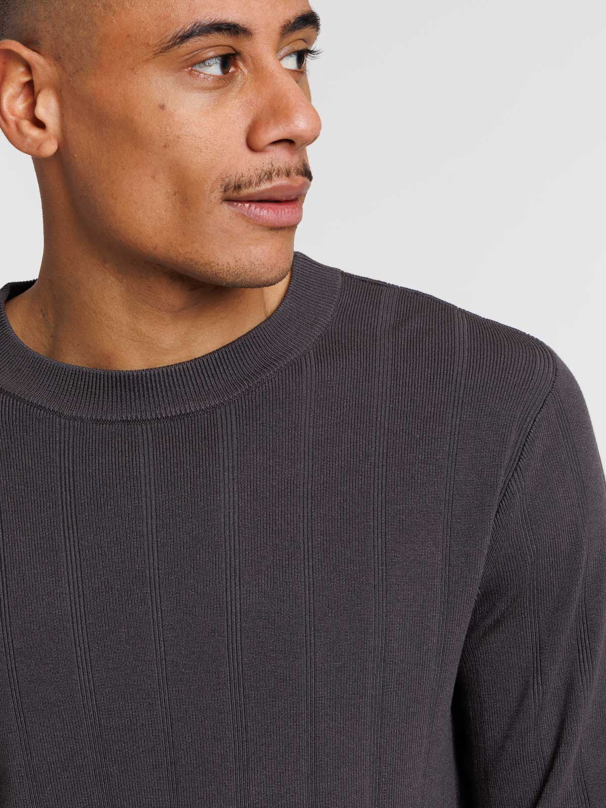 Pull fin col rond homme