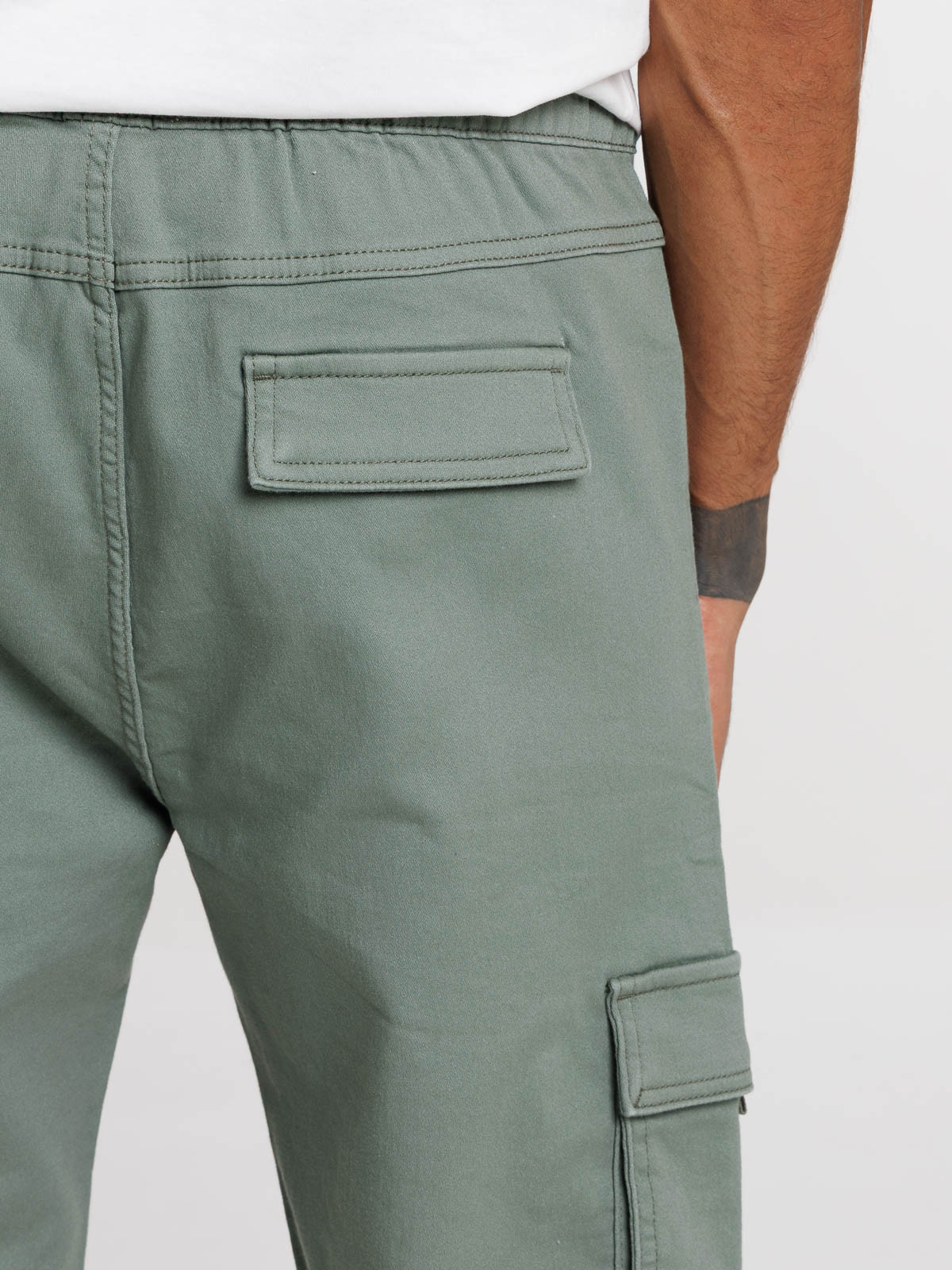 Pantalon cargo coloris vert camou homme