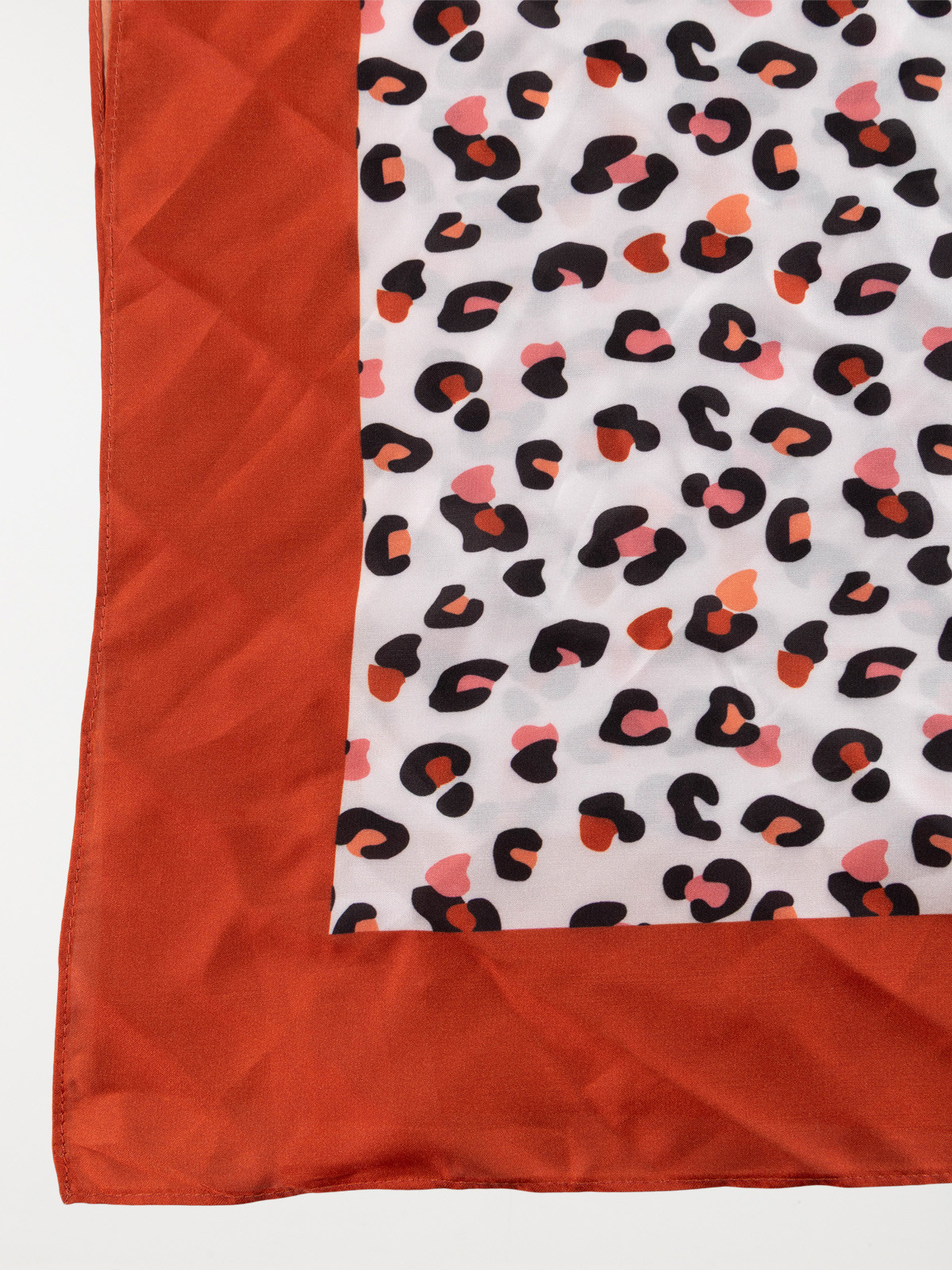 Foulard satiné léopard femme